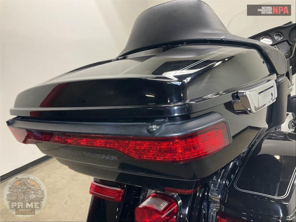 2017 Harley-Davidson FLHTCU ELECTRA GLIDE ULTRA CLASSIC — фото 30