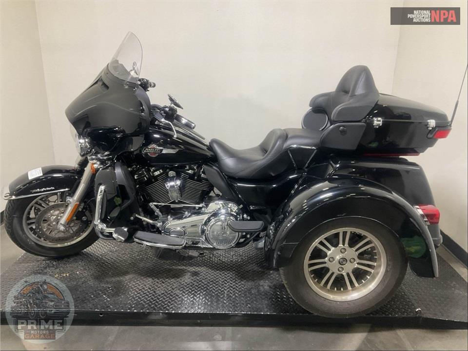 2022 Harley-Davidson FLHTCUTG TRI GLIDE ULTRA CLASSIC — фото 3