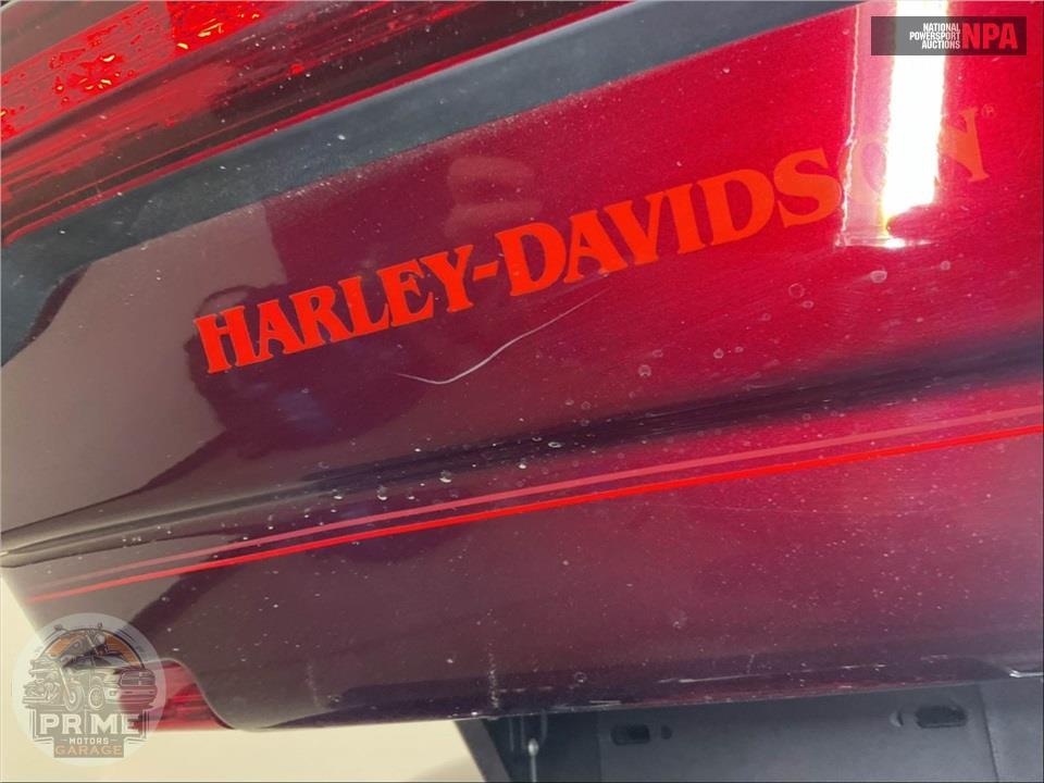 2015 Harley-Davidson FLHTCU ULTRA CLASSIC ELECTRA GLIDE — фото 31