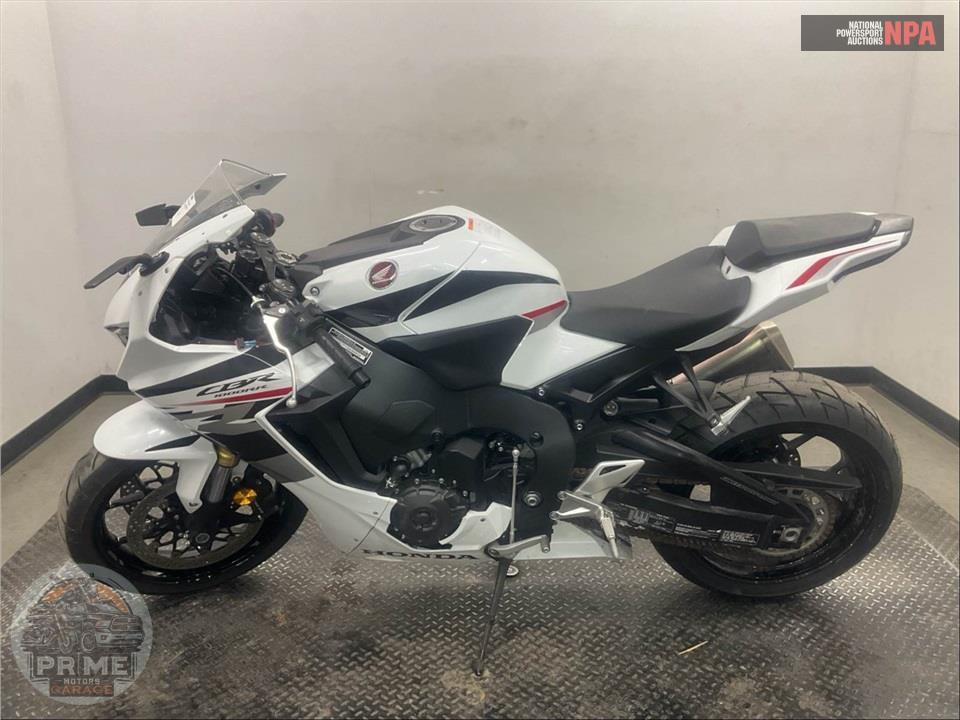 2025 Honda CBR1000RR — фото 3
