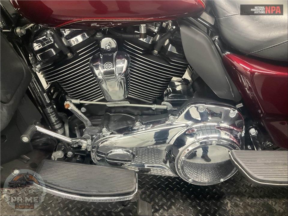 2017 Harley-Davidson FLHTCUTG TRIGLIDE ULTRA CLASSIC — фото 7