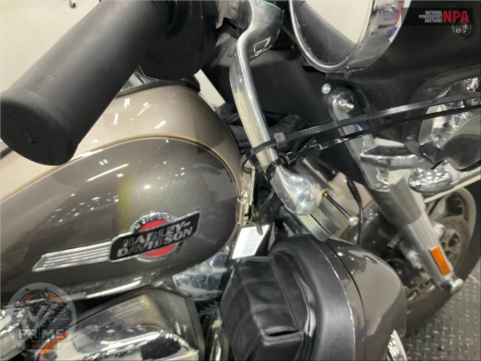 2023 Harley-Davidson FLHTCUTG TRI GLIDE ULTRA CLASSIC — фото 11