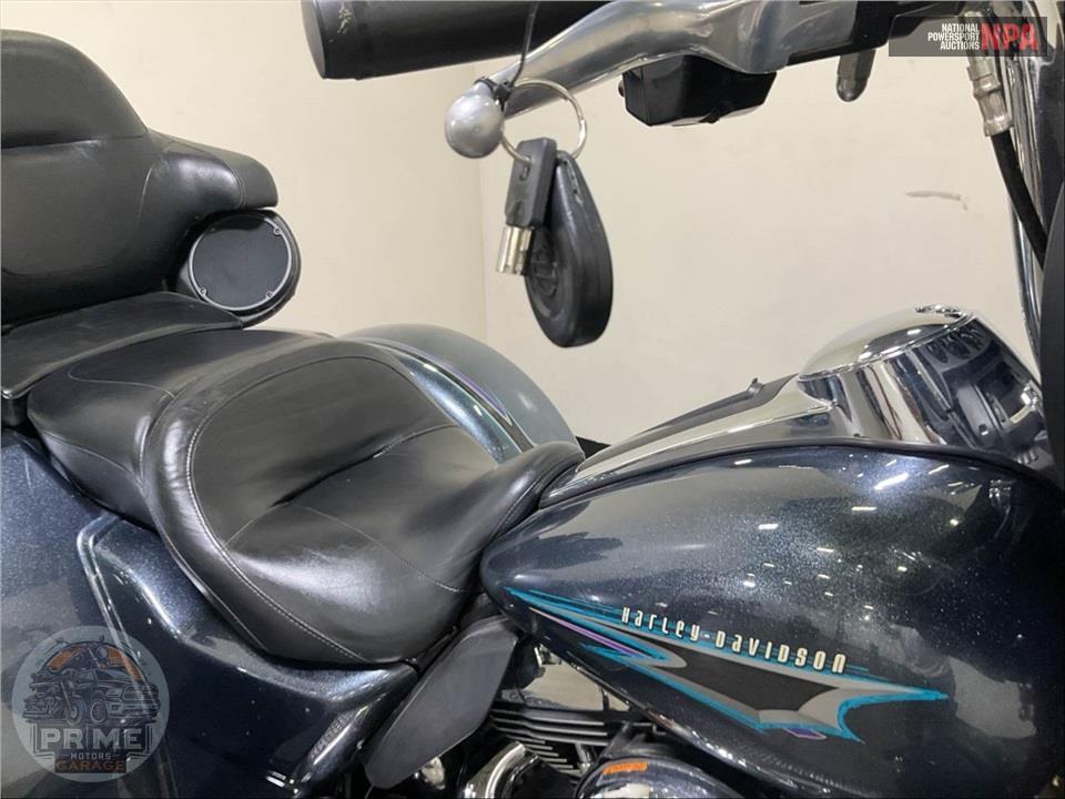 2015 Harley-Davidson FLHTCUTG TRIGLIDE ULTRA CLASSIC — фото 12