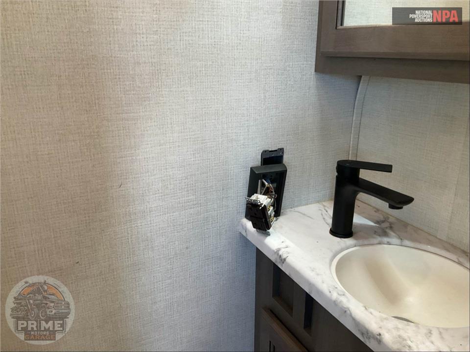 2024 Grand Design Recreational Vehicles M-380FL - SOLITUDE FIFTH WHEEL SERIES — фото 22