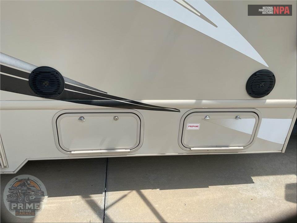 2017 Thor Motor Coach M-28Z E450-V10 - CHATEAU SERIES — фото 50
