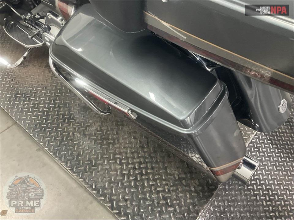 2016 Harley-Davidson FLHTKSE CVO ULTRA LIMITED — фото 19