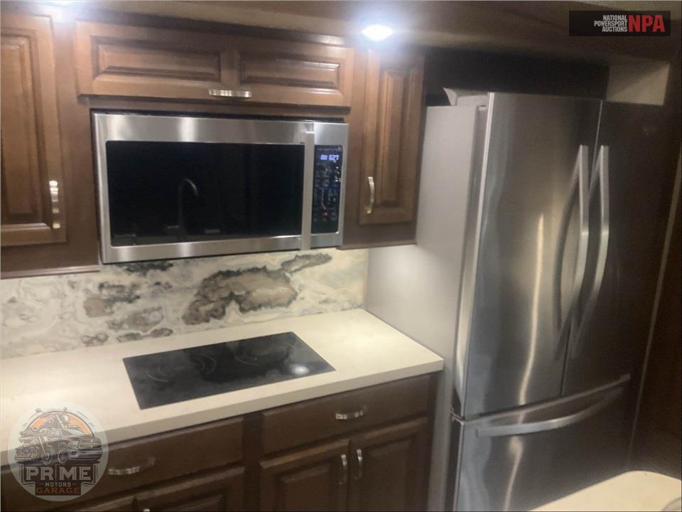 2017 Cedar Creek M-38EL - CHAMPAGNE FIFTH WHEEL SERIES — фото 18