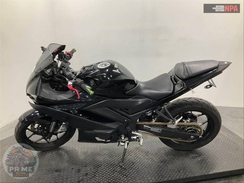 2022 Yamaha YZF-R3 — фото 3