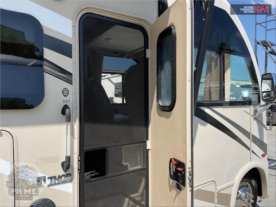 2017 Thor Motor Coach M-24.1 FORD - AXIS SERIES — фото 50