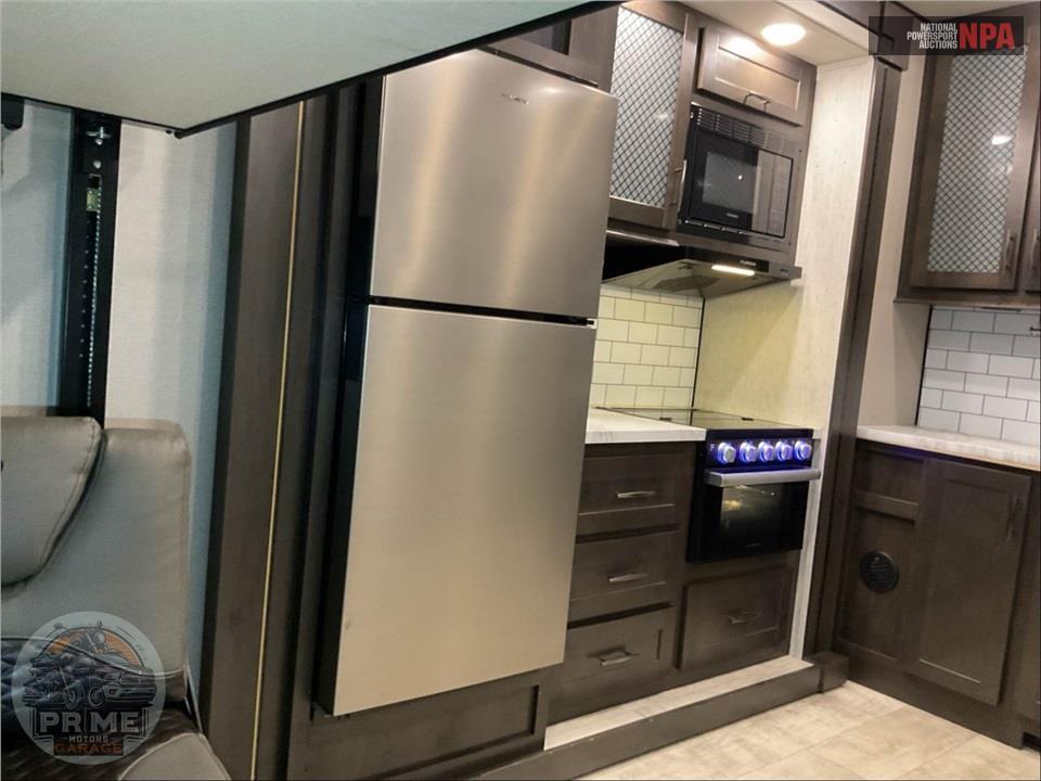 2022 Grand Design Recreational Vehicles M-25G MOMENTUM G-CLASS TOY HAULER SERIES — фото 9
