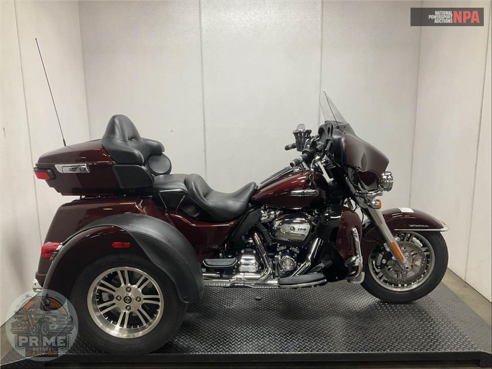 2019 Harley-Davidson FLHTCUTG TRI GLIDE ULTRA — фото 1
