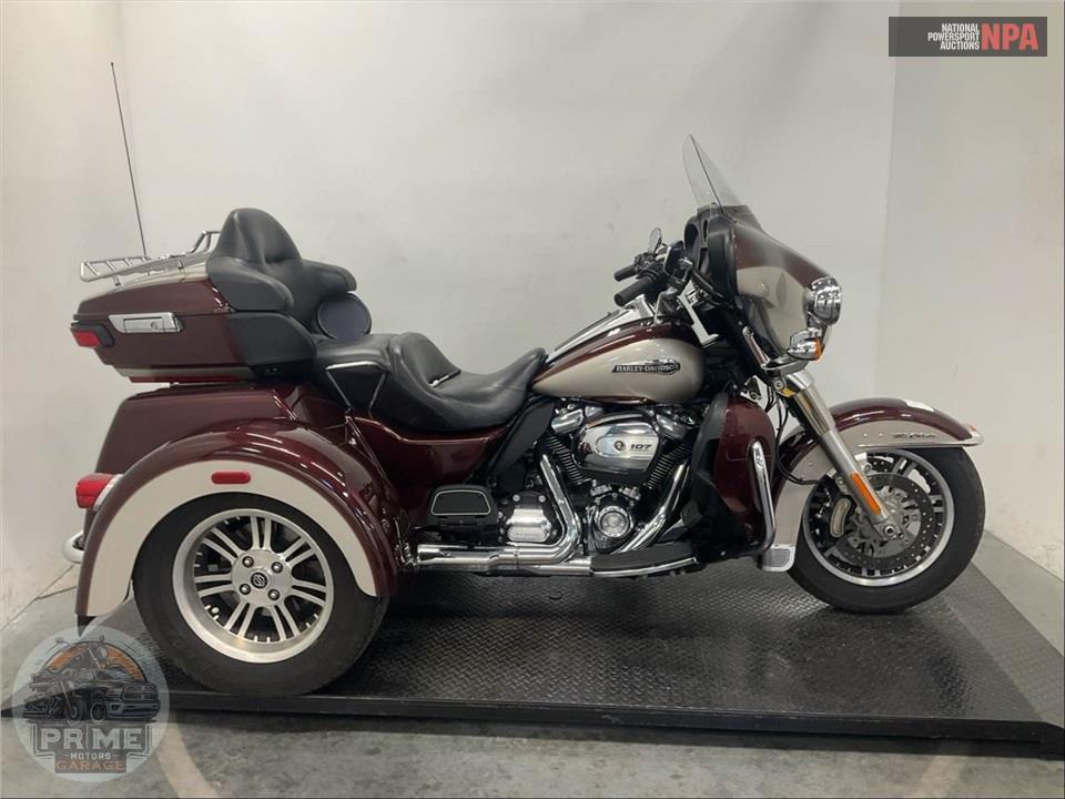 2018 Harley-Davidson FLHTCUTG TRI GLIDE ULTRA — фото 1