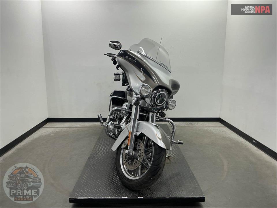 2013 Harley-Davidson FLHTCUSE8 SCREAMIN EAGLE — фото 2