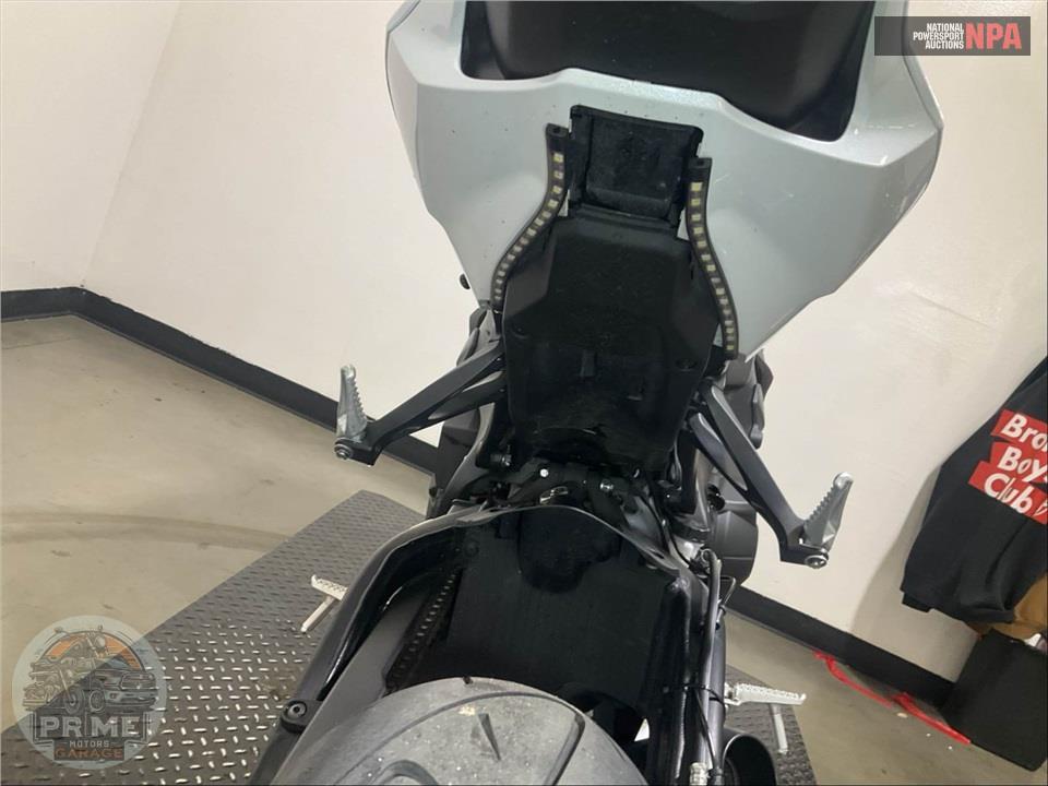 2025 Honda CBR1000RR — фото 22