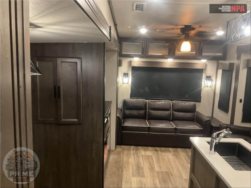 2021 Cardinal By Forest River M-377MBLE - LIMITED FIFTH WHEEL SERIES — фото 9