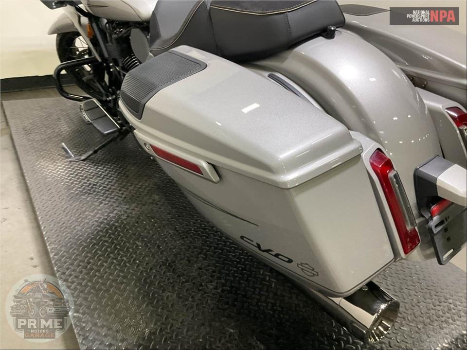 2023 Harley-Davidson FLTRXSE CVO ROAD GLIDE — фото 20