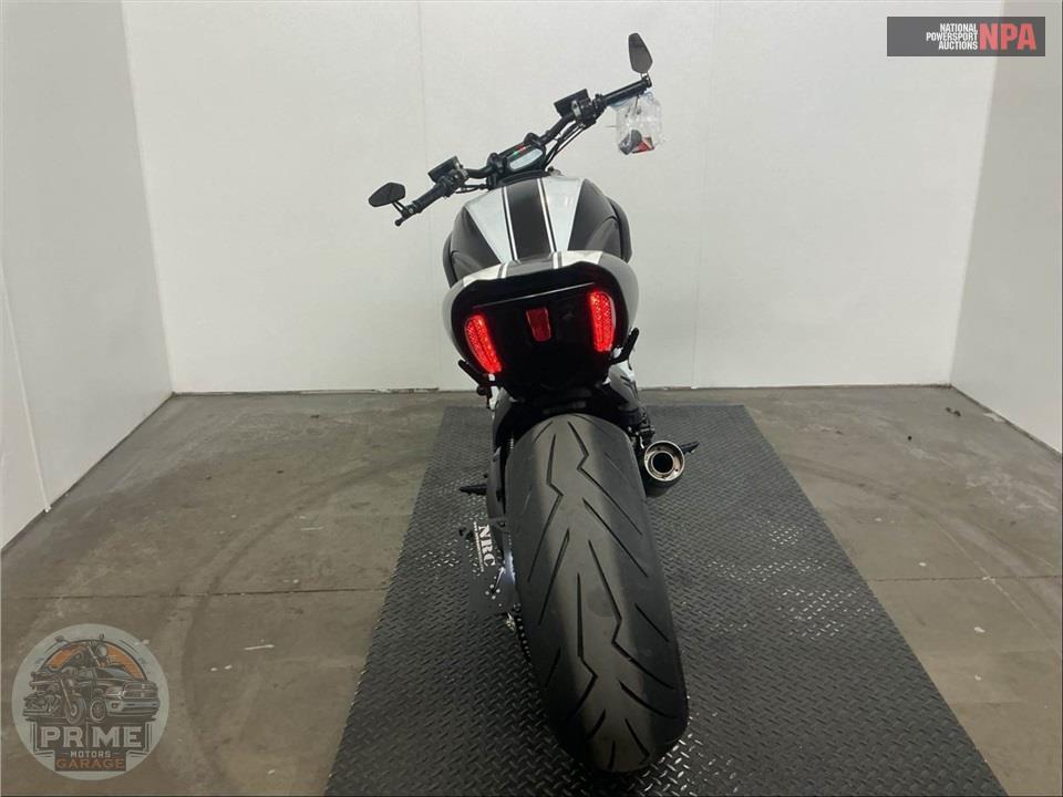 2015 Ducati DIAVEL CARBON WHITE — фото 4