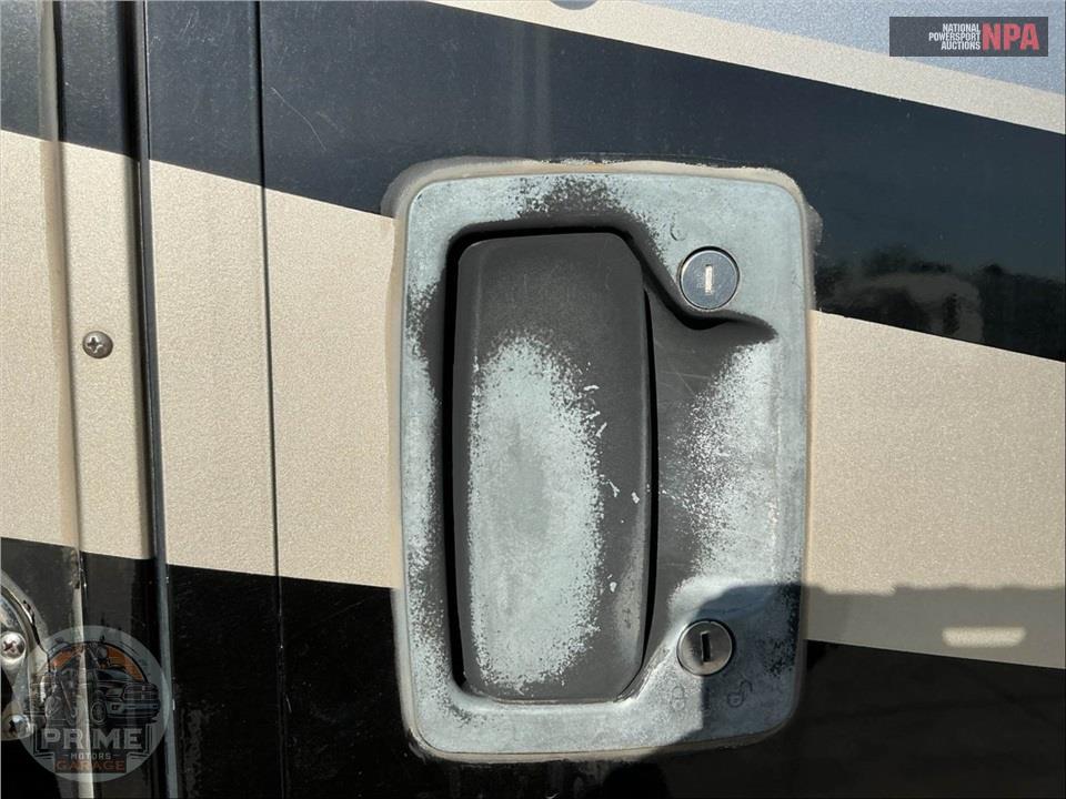 2011 Winnebago M-35P-FORD - ADVENTURER SERIES — фото 52