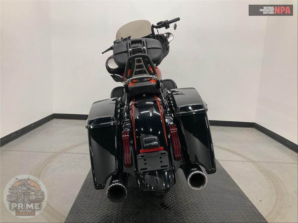 2017 Harley-Davidson FLHXSE CVO STREET GLIDE — фото 4