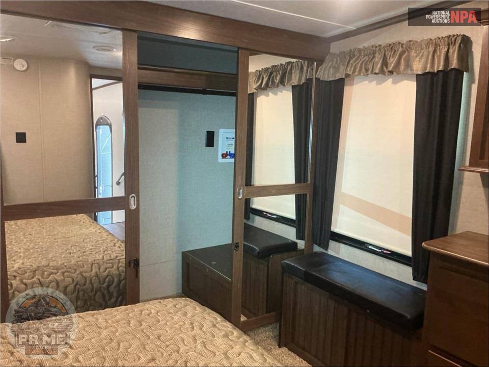 2017 Keystone Rv M-305 RL - MONTANA HIGH COUNTRY FIFTH WHEEL SERIES — фото 12
