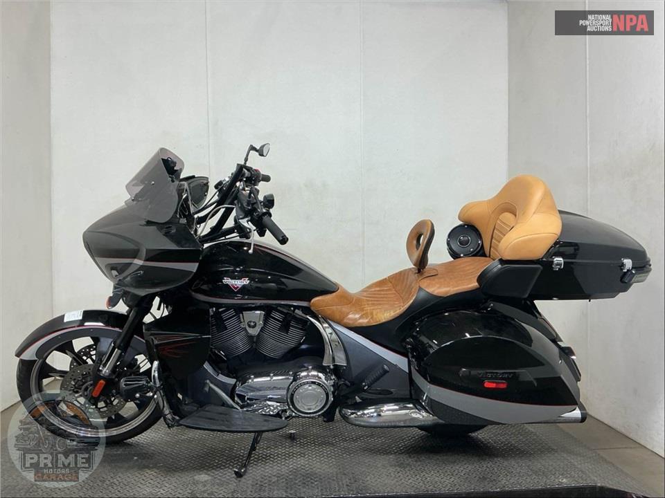 2015 Victory Motorcycles MAGNUM — фото 3
