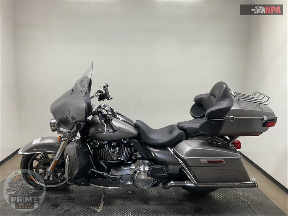 2017 Harley-Davidson FLHTCU ELECTRA GLIDE ULTRA CLASSIC — фото 3
