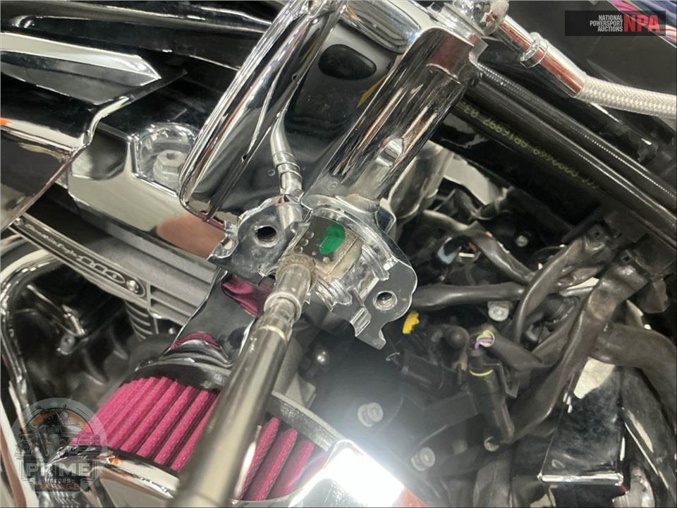 2015 Harley-Davidson FLTRUSE CVO ROAD GLIDE ULTRA — фото 31