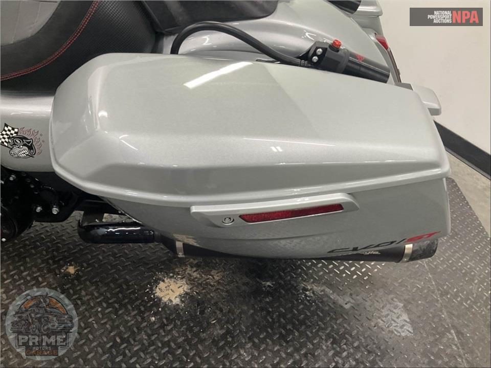 2025 Harley-Davidson FLTRXSTSE CVO ROAD GLIDE ST — фото 15