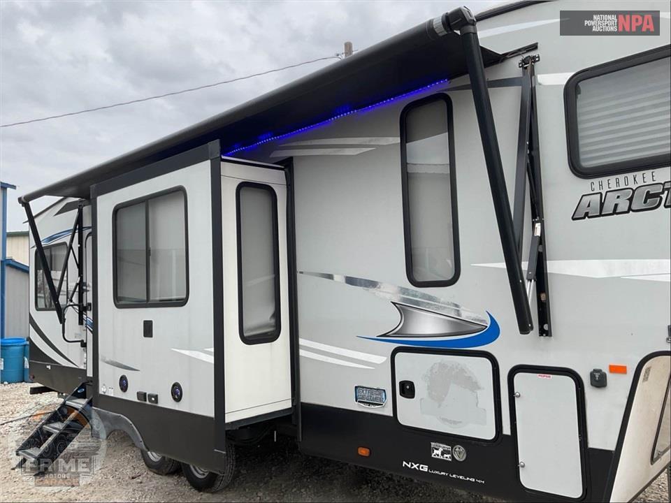 2019 Cherokee By Forest River M-305ML6 ARCTIC WOLF FIFTH WHEEL SERIES — фото 27