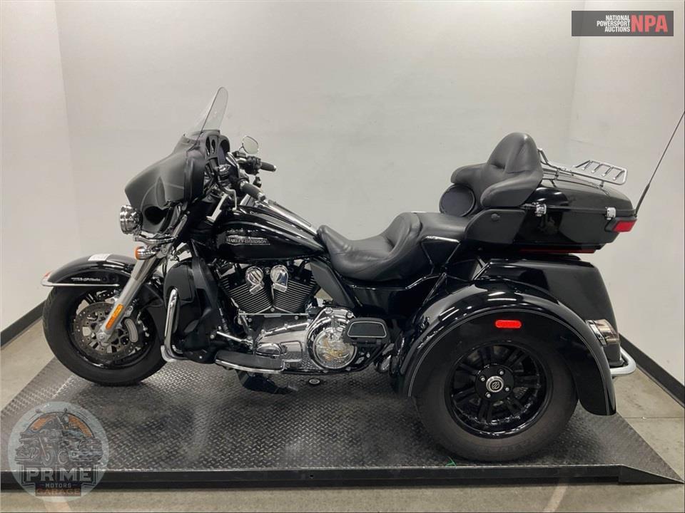 2015 Harley-Davidson FLHTCUTG TRIGLIDE ULTRA CLASSIC — фото 3