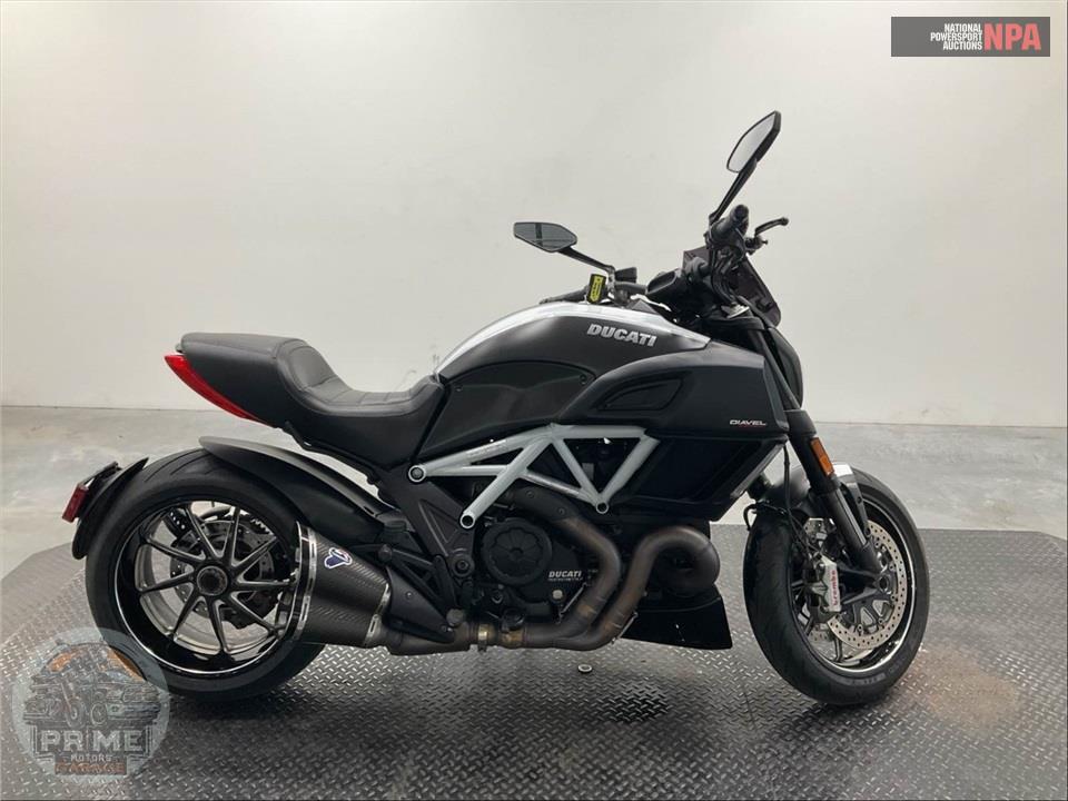 2015 Ducati DIAVEL CARBON WHITE — фото 1