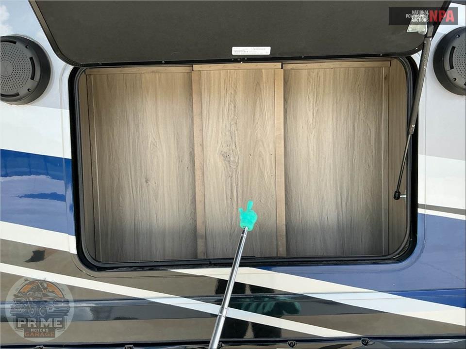 2022 Riverstone M-442MC - LEGACY FIFTH WHEEL SERIES — фото 24