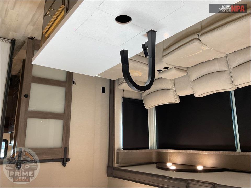 2022 Grand Design Recreational Vehicles M-3740BH - SOLITUDE S-CLASS FIFTH WHEEL SERIES — фото 7