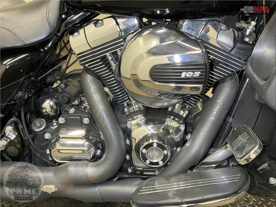 2015 Harley-Davidson FLTRXS ROAD GLIDE SPECIAL — фото 6