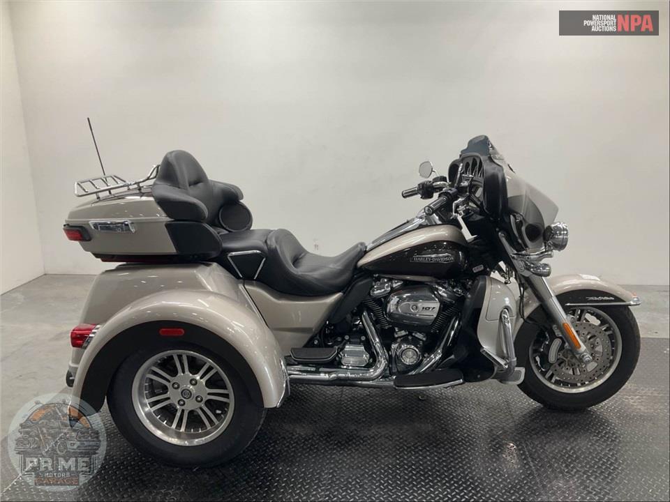 2018 Harley-Davidson FLHTCUTG TRI GLIDE ULTRA — фото 1