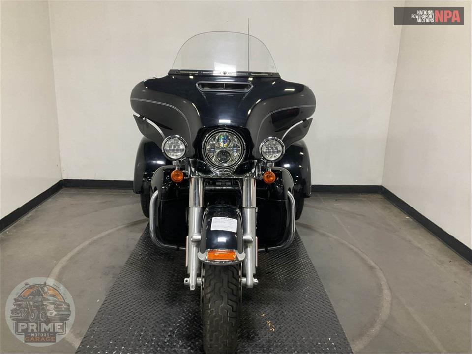 2016 Harley-Davidson FLHTCUTG TRIGLIDE ULTRA CLASSIC — фото 2