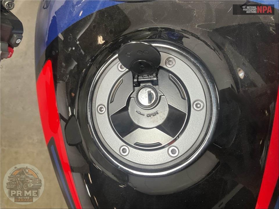 2026 Triumph TRIDENT 660 TRIPLE TRIBUTE EDITION — фото 12