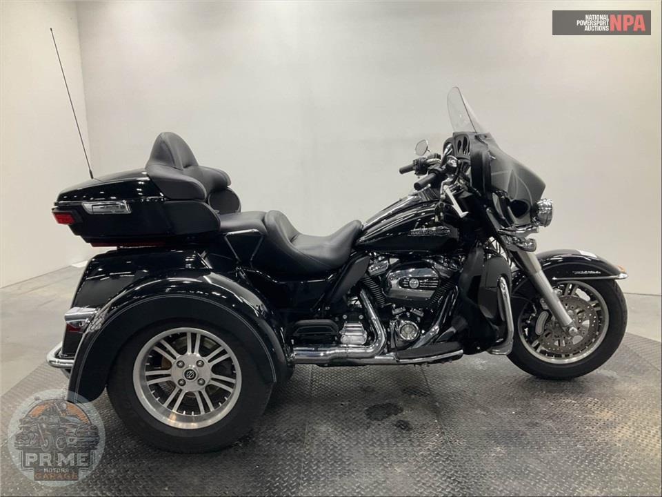 2017 Harley-Davidson FLHTCUTG TRIGLIDE ULTRA CLASSIC — фото 1
