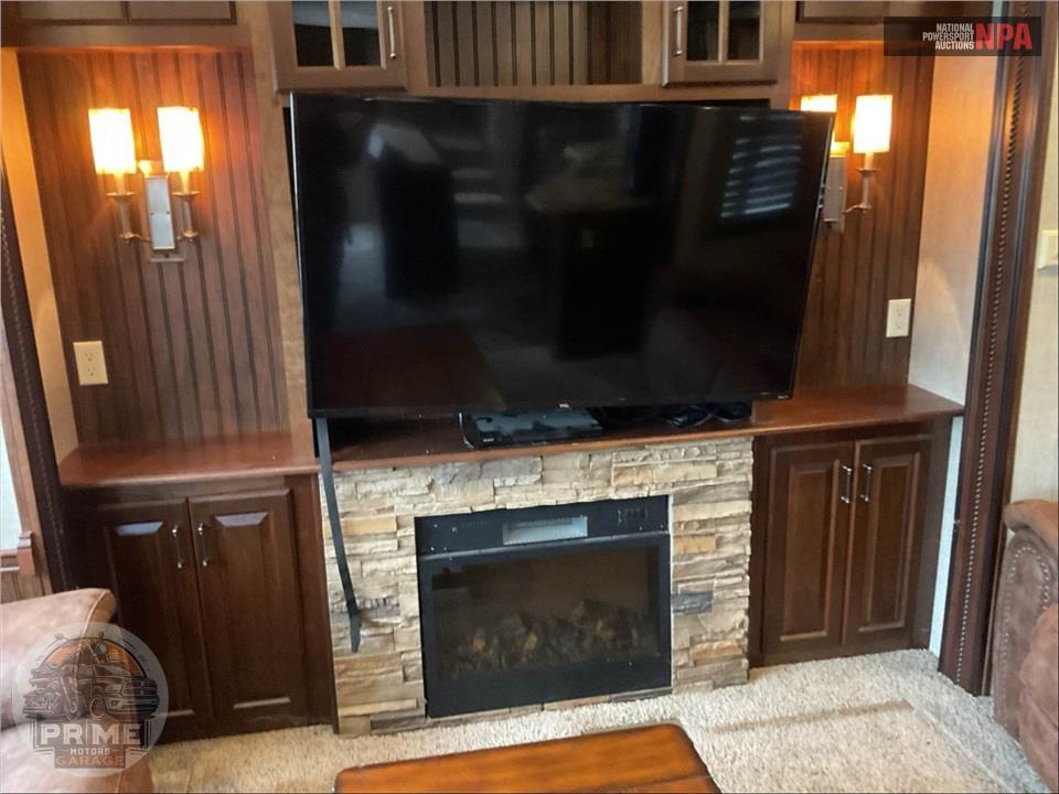 2015 Keystone Rv M-3535 RE - ALPINE FIFTH WHEEL SERIES — фото 23