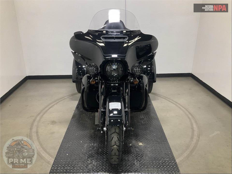 2025 Harley-Davidson FLHTCUTG TRI GLIDE ULTRA CLASSIC — фото 2