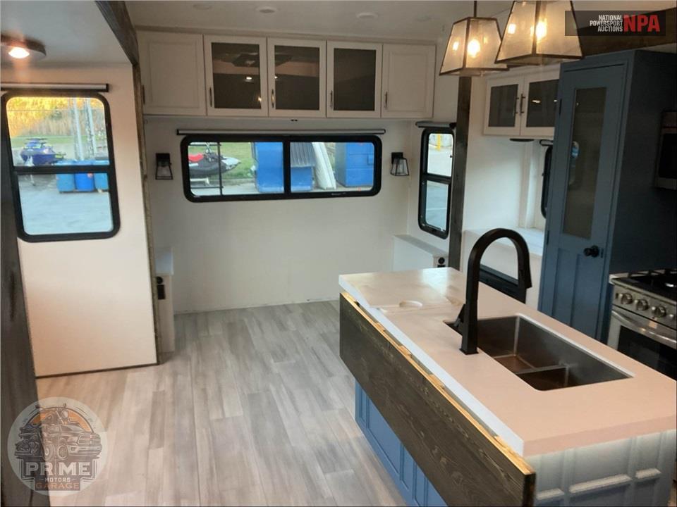 2021 Grand Design Recreational Vehicles M-378MBS - SOLITUDE FIFTH WHEEL SERIES — фото 6