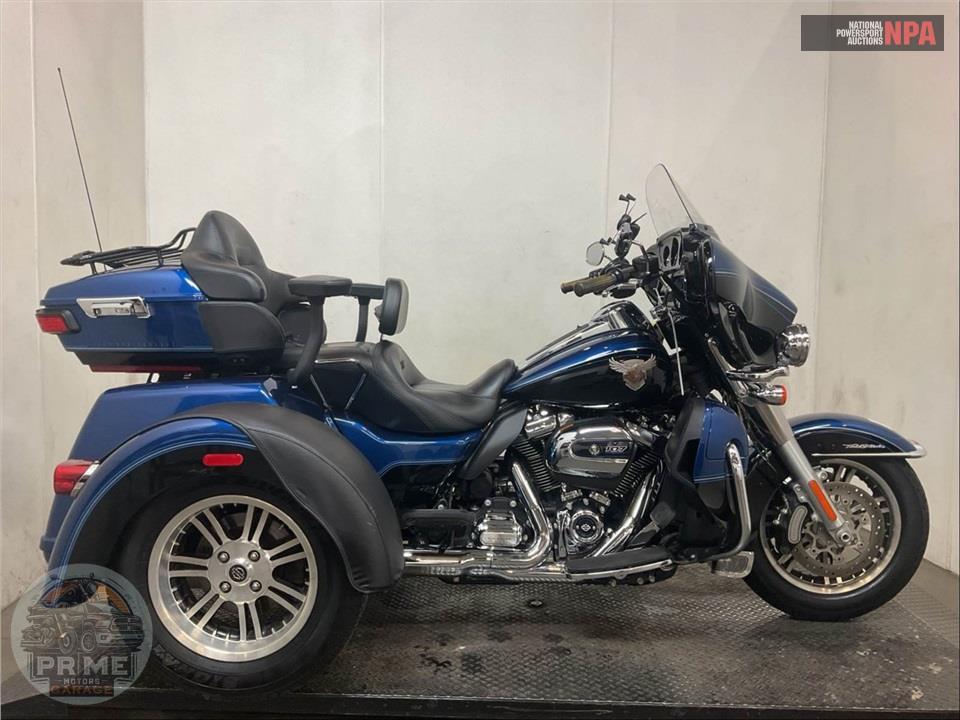 2018 Harley-Davidson FLHTCUTG TRI GLIDE ULTRA ANNIVERSARY — фото 1