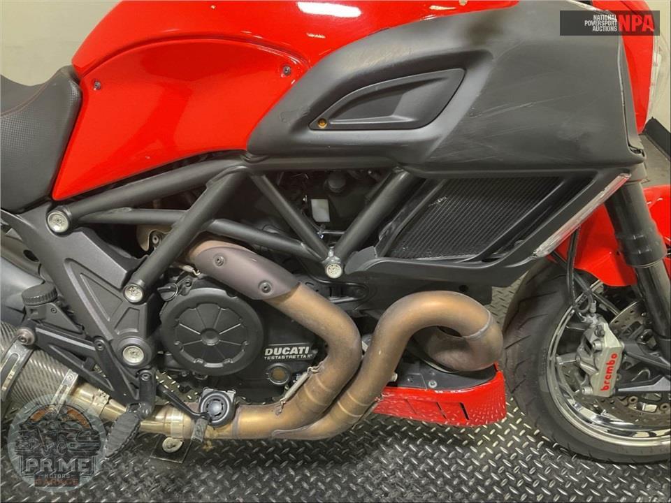2015 Ducati DIAVEL CARBON RED — фото 6
