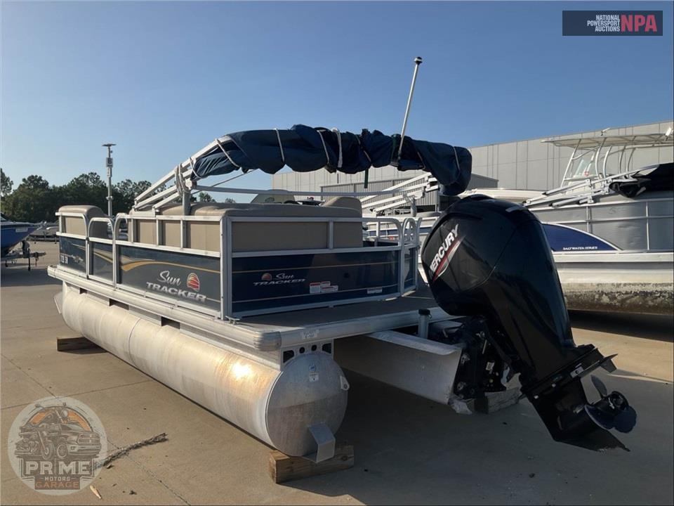 2021 Tracker Marine PARTY BARGE 18 DLX(*)SUN TRACKER SERIES L=20/E=1 60HP MERC OB — фото 3