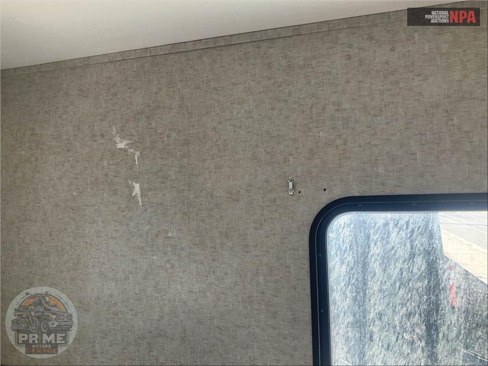 2018 Cherokee By Forest River M-315TBH8 ARCTIC WOLF FIFTH WHEEL SERIES — фото 32