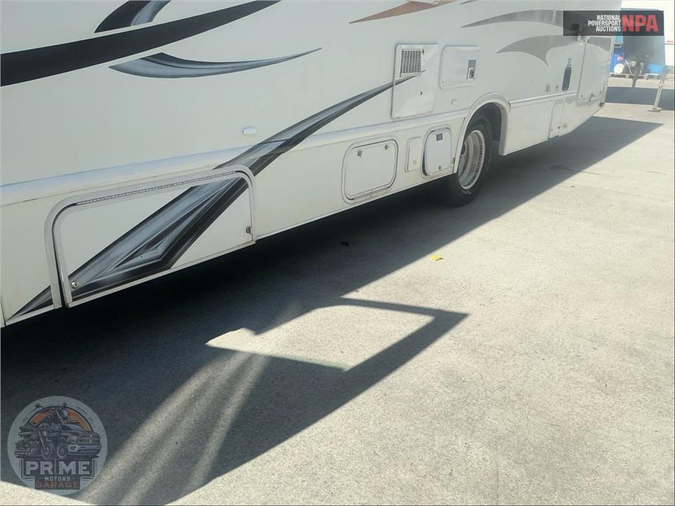 2012 Thor Motor Coach M-28A E350-V10 — фото 50