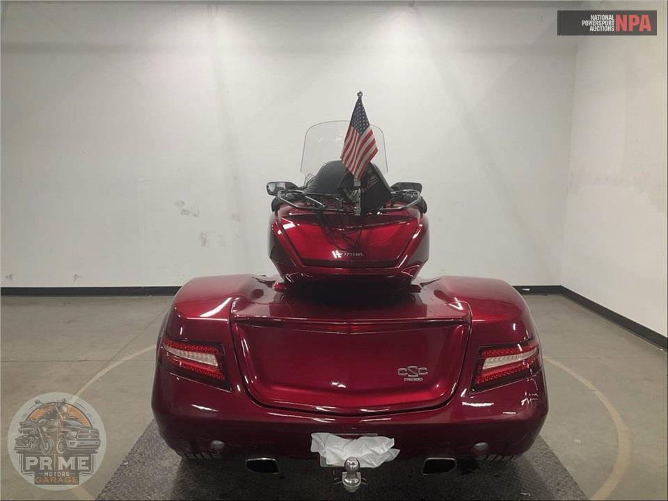 2018 Honda GL1800D GOLDWING TOUR DCT (RED) — фото 4