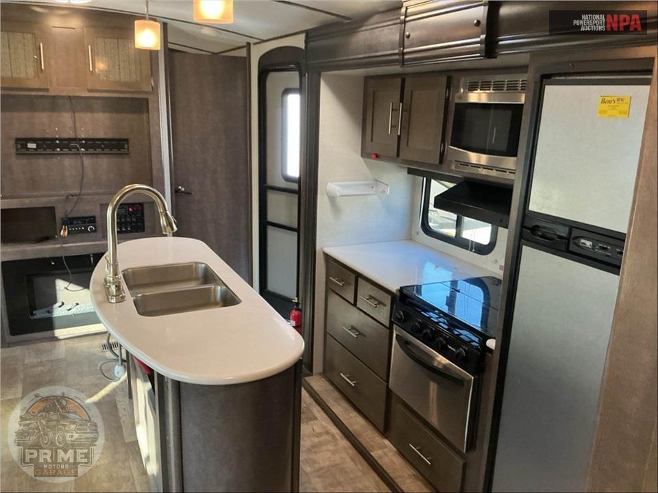 2017 Crossroads Rv M-26 SI - SUNSET TRAIL GRAND RESERVE SERIES — фото 7