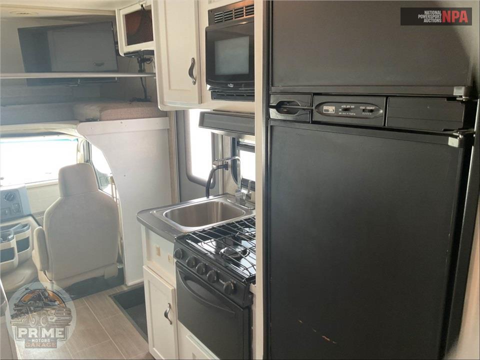 2018 Winnebago M-22R FORD - MINNIE WINNIE SERIES — фото 9