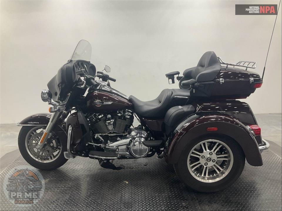 2022 Harley-Davidson FLHTCUTG TRI GLIDE ULTRA CLASSIC — фото 2